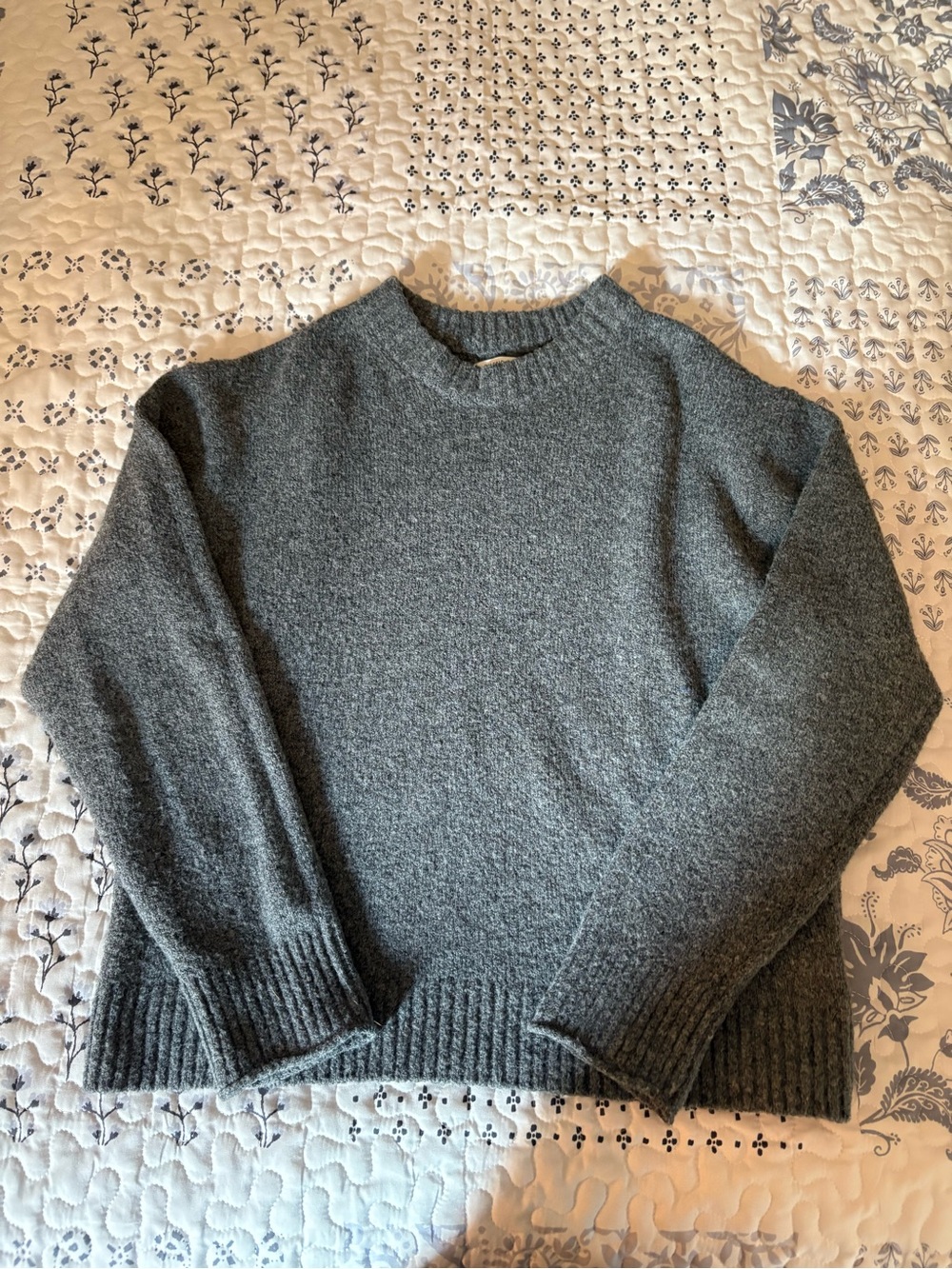 Gray American Eagle sweater
